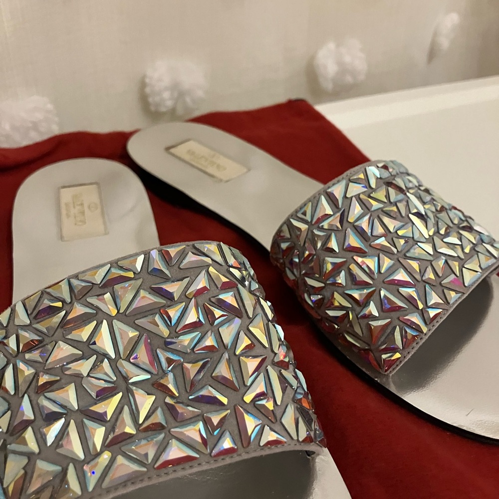 Authentic Valentino Slides - Picture 4 of 10